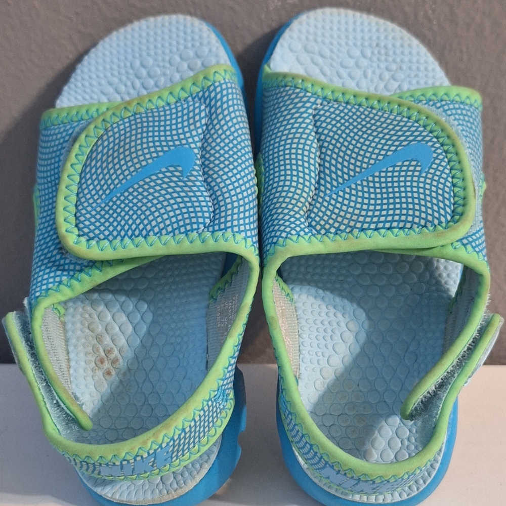 Nike Sunray Toddlers Sandal size 8 fit like 7